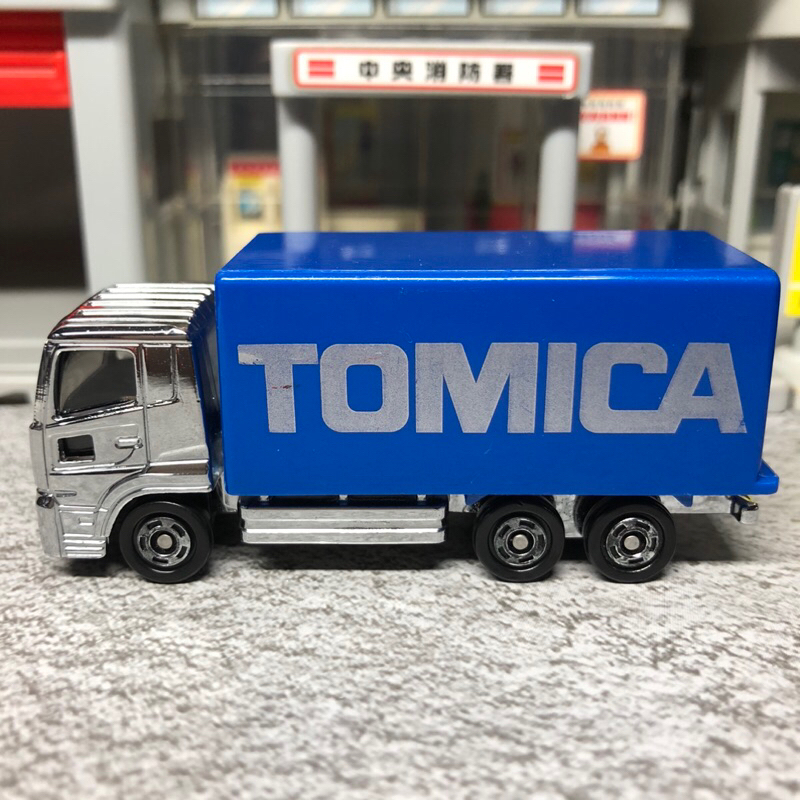 Tomica 31 Nissan diesel quon