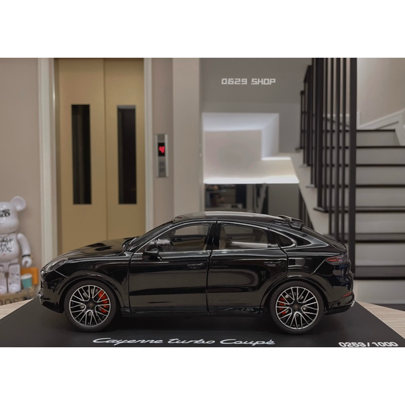 1/18 Porsche Cayenne Coupe Turbo保時捷模型車 全可開 紅卡鉗升級版 保時捷周邊 全新擺設
