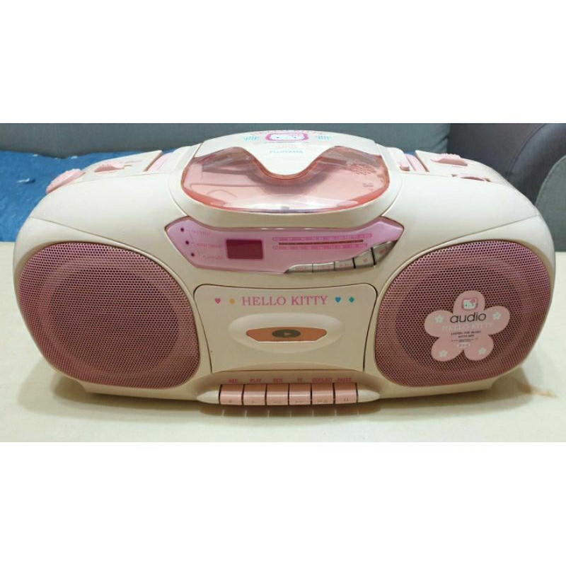 正版 Hello Kitty手提音響 可使用CD（可播放），卡式錄音帶（故障需修），收音機