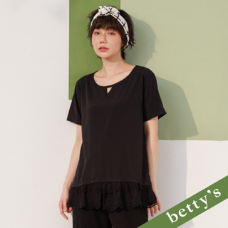 betty’s貝蒂思(21)三角簍空領口蕾絲拼接上衣(黑色)