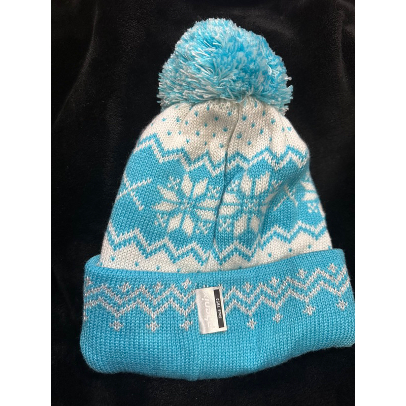 phiten銀谷百貨專櫃毛球編織帽，99新零碼樣品商品， 時尚保暖舒適