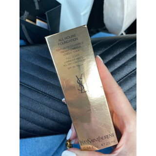 全新 YSL 恆久完美無瑕持妝粉底液 LW4