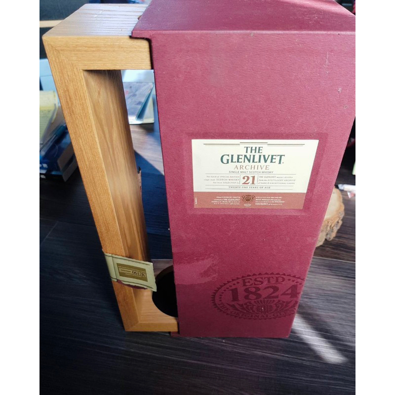 格蘭利威威士忌21年特別紀念經典款禮盒/空盒（含內抽的木架）