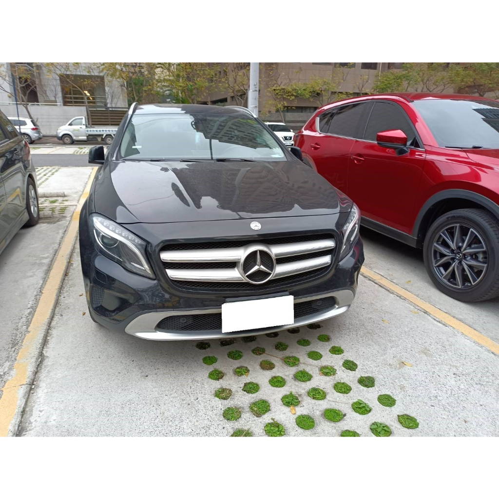 2014 Mercedes-Benz gla200 1.6l 4.9萬公里 NT$300,000