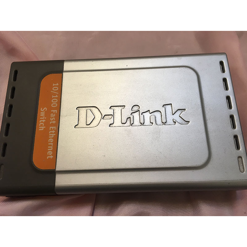 D-LINK DES-1008D 8埠網路交換器SWITCH HUB  8埠交換器(二手)