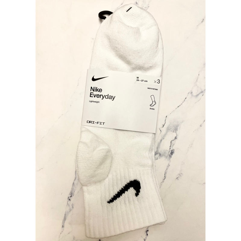 【全新NIKE襪子】NIKE白色中筒襪M號 (男/女適用)