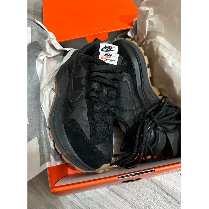 保證正品 官網購得 全新Sacai X Nike VaporWaffle 全黑 黑魂39 24.5