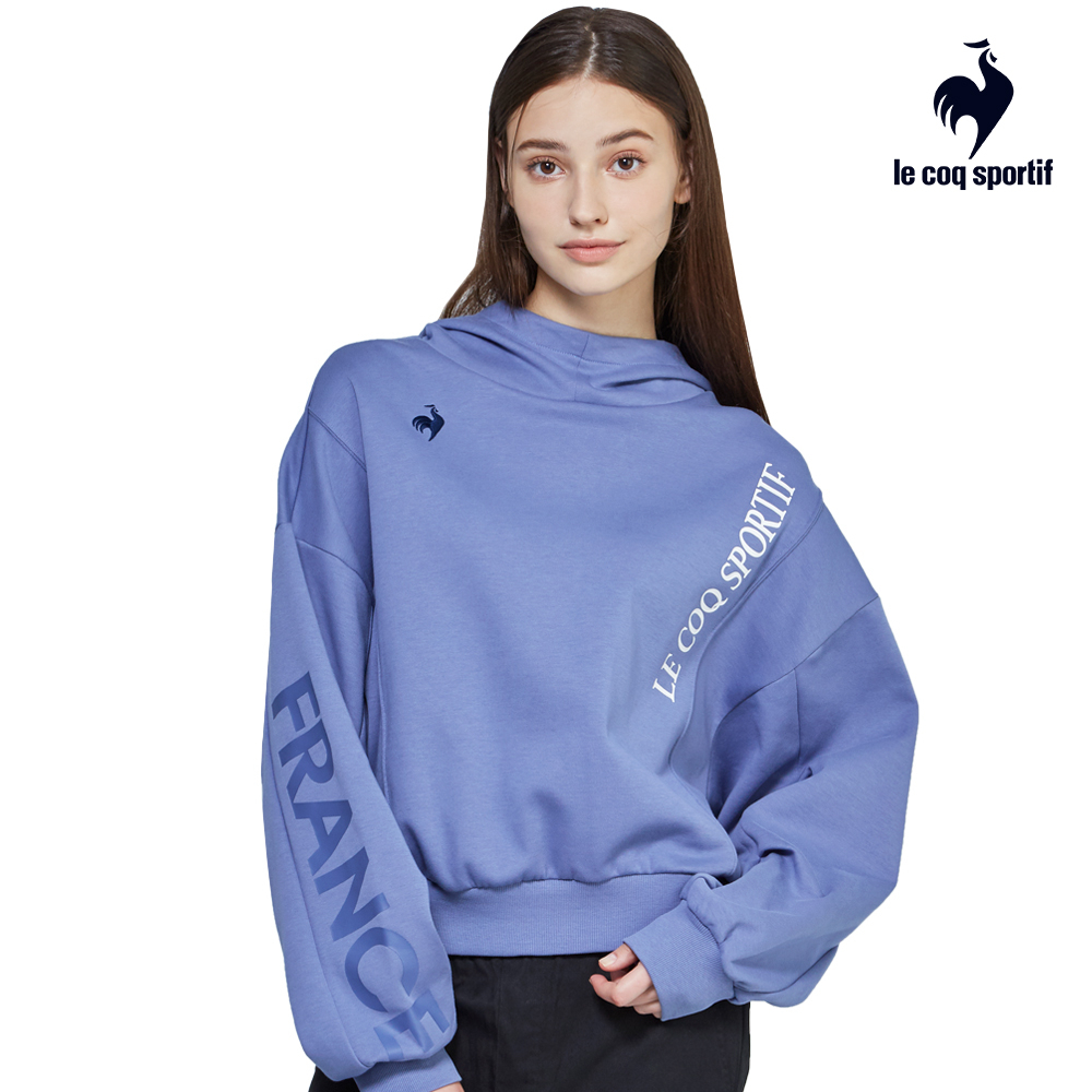 【LE COQ SPORTIF 法國公雞】休閒潮流連帽T恤-女款-冰藍紫色-LWQ22232