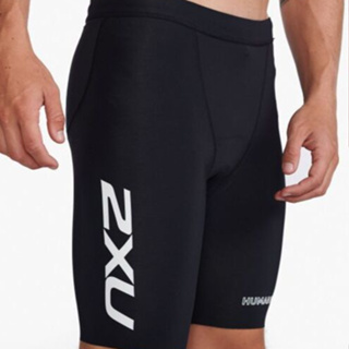 2XU 男Aero9吋三鐵褲_黑/白 (左側褲管無白字)