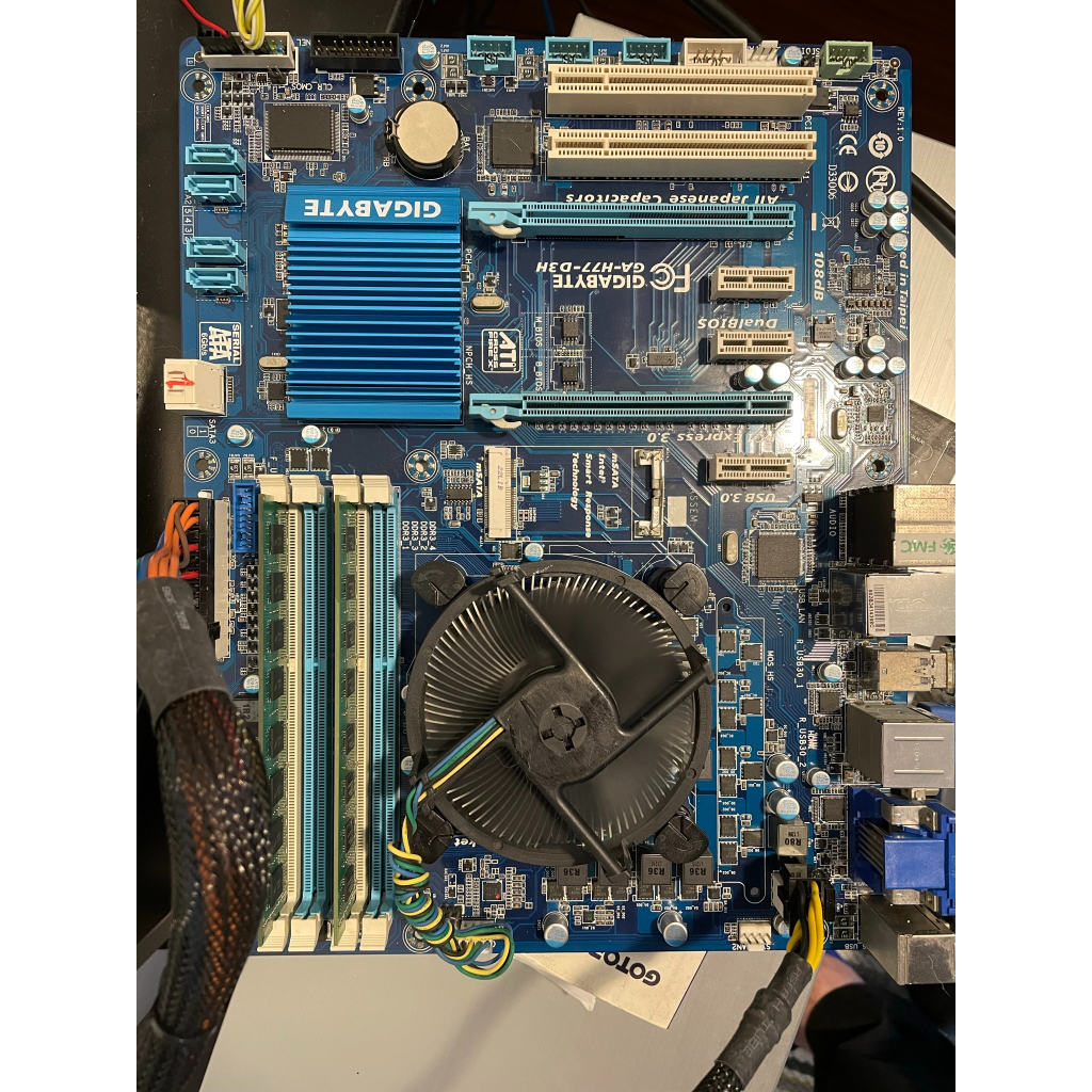 [二手] GA-H77-D3H (rev. 1.0) ATX 主機板 + Sandy Bridge G620 CPU