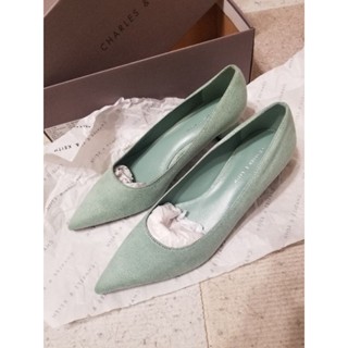 Charles & Keith 中跟絨皮鞋