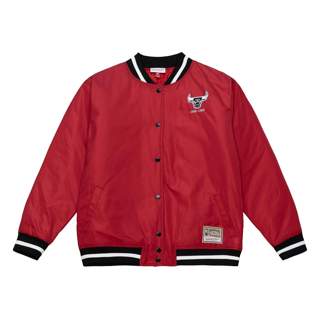 MITCHELL & NESS 棒球外套 HEAVYWEIGHT 重磅 紅色 公牛 緞面 男 MNEGOU15CBR