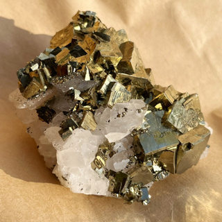 黃銅礦 黃銅礦共生方解石 金屬礦 共生方解石 黃銅礦共生方解石 螢光粉色
