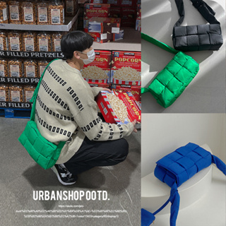 【Urbanshop】現貨販售中⏰韓國高級感腋下包 編織布料枕頭包 斜背羽絨泡泡包