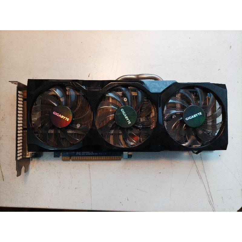 故障的 技嘉 GTX 580 顯示卡