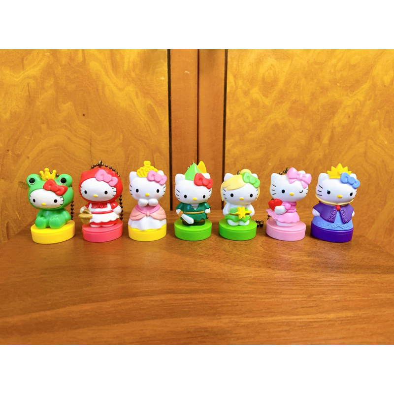 7-11 三麗鷗 Hello Kitty 夢幻變裝吊飾印章