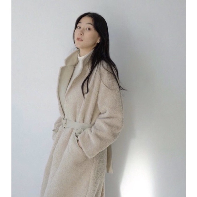 轉賣COSSII韓國製羊羔絨拼接皮革長版大衣外套-象牙白QQ毛 羔羊絨 傭懶風 日雜風格