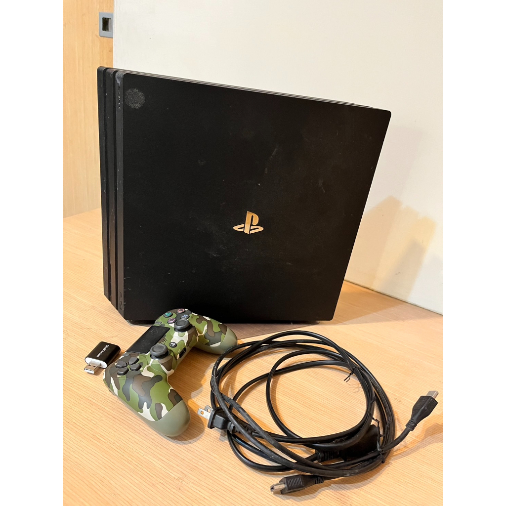 SONY PS4 PRO 1TB 主機(附手把、直立架及USB音效卡) 黑二手