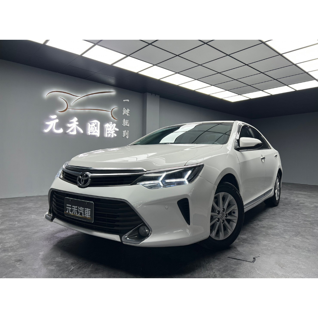 正2015年出廠 Toyota Camry(NEW) 2.0尊爵版 極光白 實跑9萬公里保證！