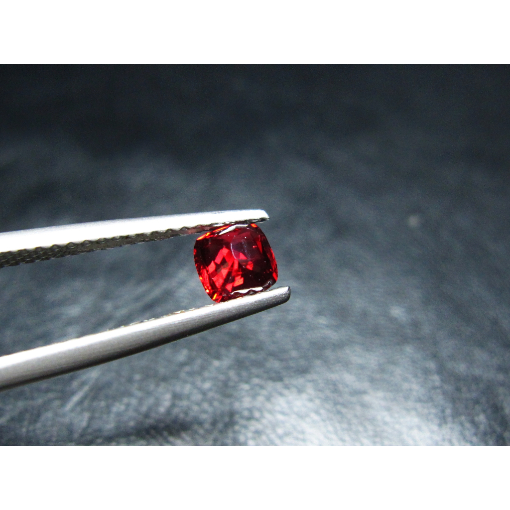 紅色尖晶石 Spinel 超強紅螢光反應 絕地武士 橢圓型16【Texture &amp; Nobleness 低調與奢華】