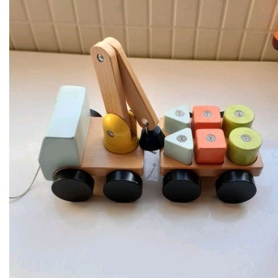 Ikea 木製拖車 起重機 磁鐵吊車 (二手)