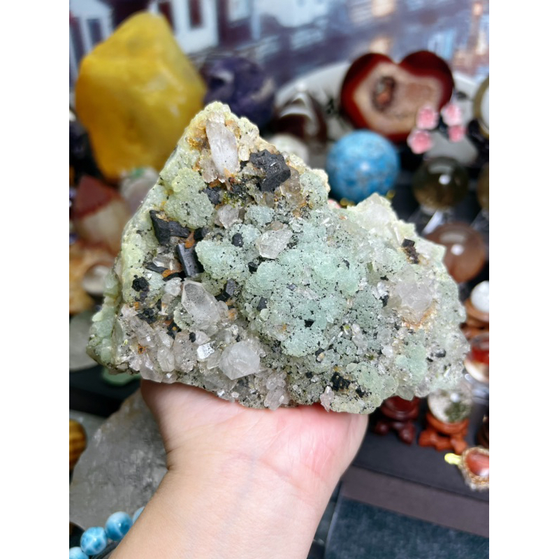 葡萄石與綠簾石、輝銻礦 白水晶共生 天然葡萄石原礦