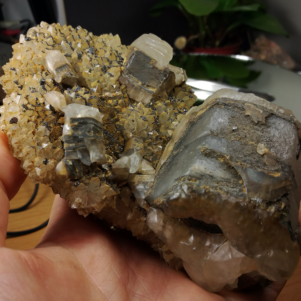 [友克鑫礦業]eb60約重574g-超大顆粒 熊貓方解石 原礦 六角柱狀方解石