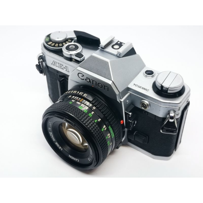 古典CANON AE-1底片單眼相機+CANON LENS FD 50mm 1:1.8手動對焦定焦標準鏡頭，誠可議。