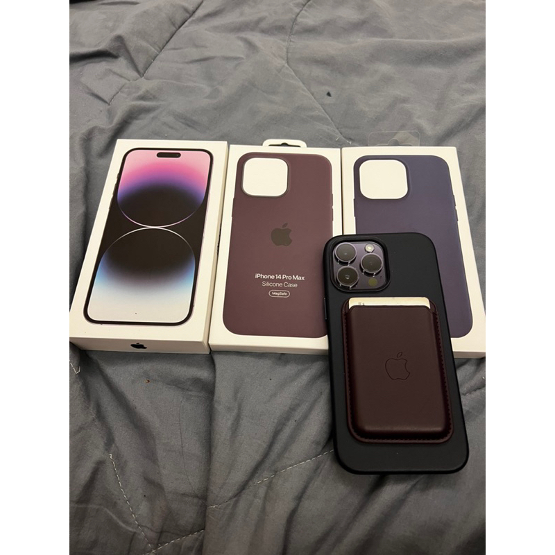 iPhone 14 Pro Max 128G，附上原廠木莓色硅膠殼與濃墨色皮革殼。