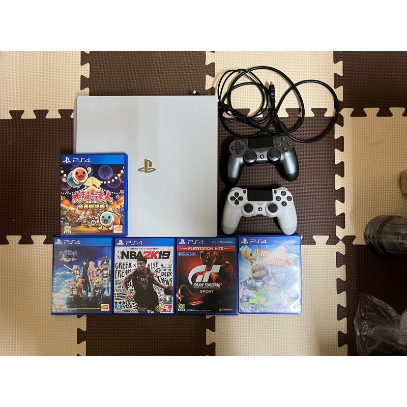 PS4 Pro 1TB 雙手把/附太鼓達人、刀劍神域虛空幻界、NBA2K19、小小大星球3、GTS不拆