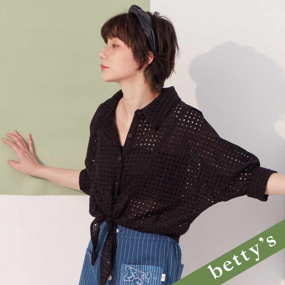 betty’s貝蒂思(21)洞洞布綁帶短版罩衫上衣(黑色)