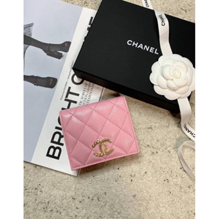 台灣現貨❤️37000 香奈兒 Chanel 鏈條 雙C logo 奶昔粉 對折短夾