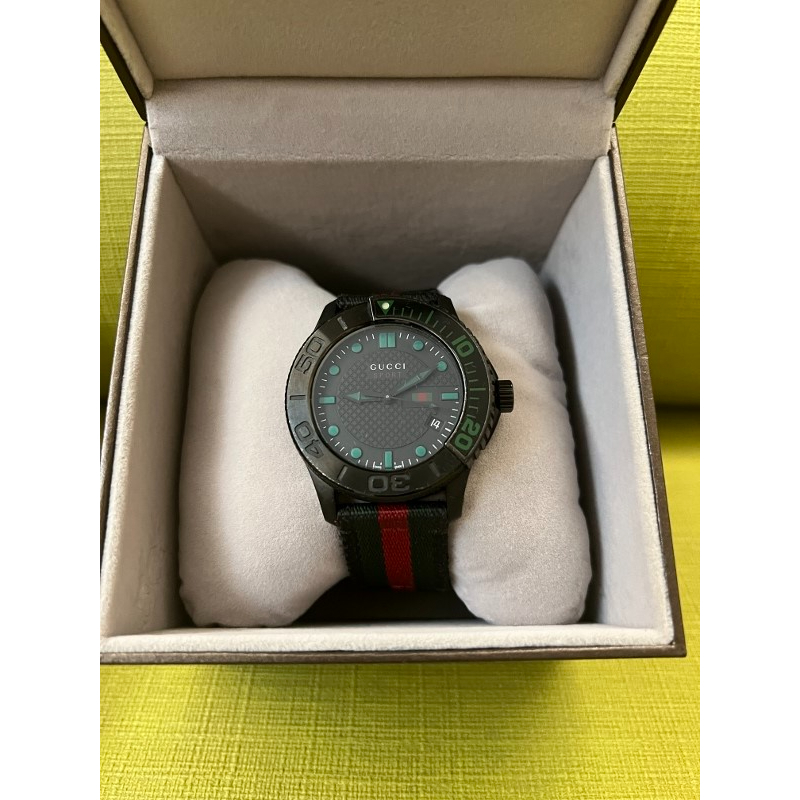 GUCCI 古馳 G-Timeless 44mm 運動系列 黑 紅綠錶帶 YA126229