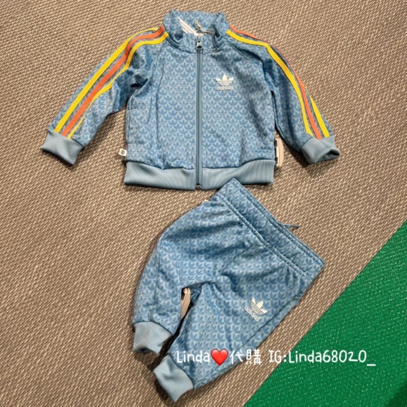 Linda❤️代購 ⚠️ Adidas 愛迪達 藍色 滿版 童裝 三葉草 小童 中童 套裝 運動套裝 IB8610