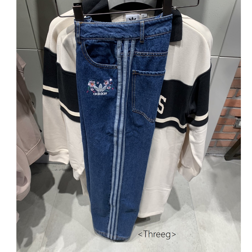 Threeg💫ADIDAS OG 牛仔長褲 NAOMI OTSU 設計師款 三線 花朵 LOGO 女款 IP3768