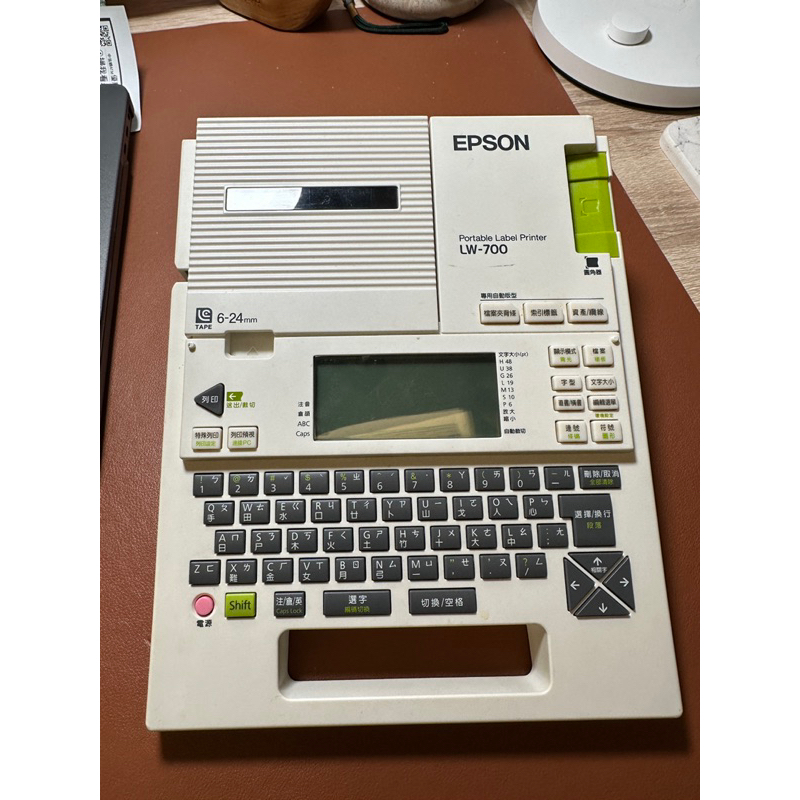 二手EPSON標籤機，含一捲標籤和電池