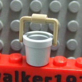 【積木2010】樂高 LEGO 淺藍灰色 水桶 (深沙色提把) / 道具 95344+95343 (U-04)