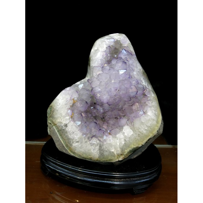 [[晶晶洞洞]]紫水晶原礦皮.紫晶陣.消磁 净化.重6.9公斤.含底座