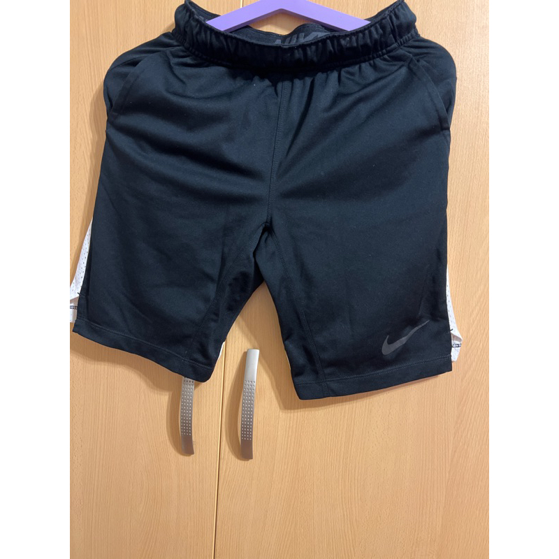 Nike男童黑白短褲S號130cm