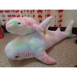 超大粉色鯊魚娃娃 彩虹鯊魚玩偶 大隻鯊魚 140公分 彩色大隻鯊魚 大鯊魚抱枕 彩色鯊魚 女孩禮物 鯊魚抱枕 鯊魚娃娃