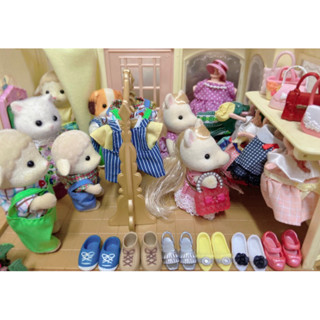 《森入其境》森林家族 小鎮 絕版配件 時裝 服飾店 時尚小屋 服裝店 衣服 城鎮 鞋子 鞋店 高跟鞋 洋裝 裙子 拖鞋