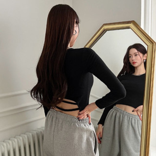 【GIRLS THING】正韓🇰🇷｜超美短版後背簍空長袖上衣｜女裝 美背 女生上衣 露背上衣 正韓上衣 東大門