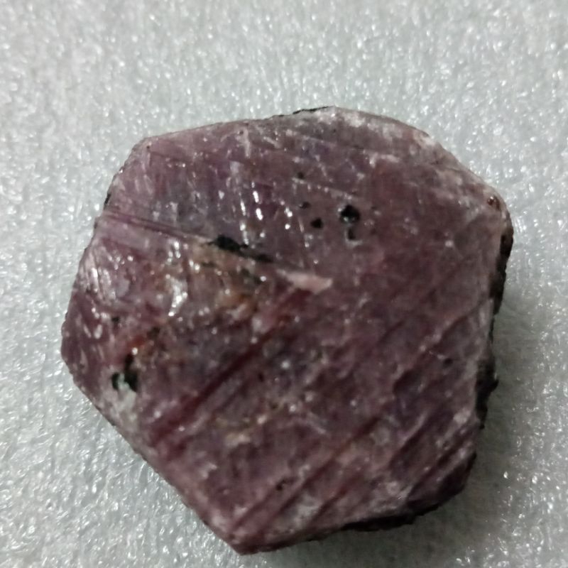 c24. 剛玉 corundum 神秘三角紋路 剛玉原礦 紅寶石晶體原礦 紅剛玉