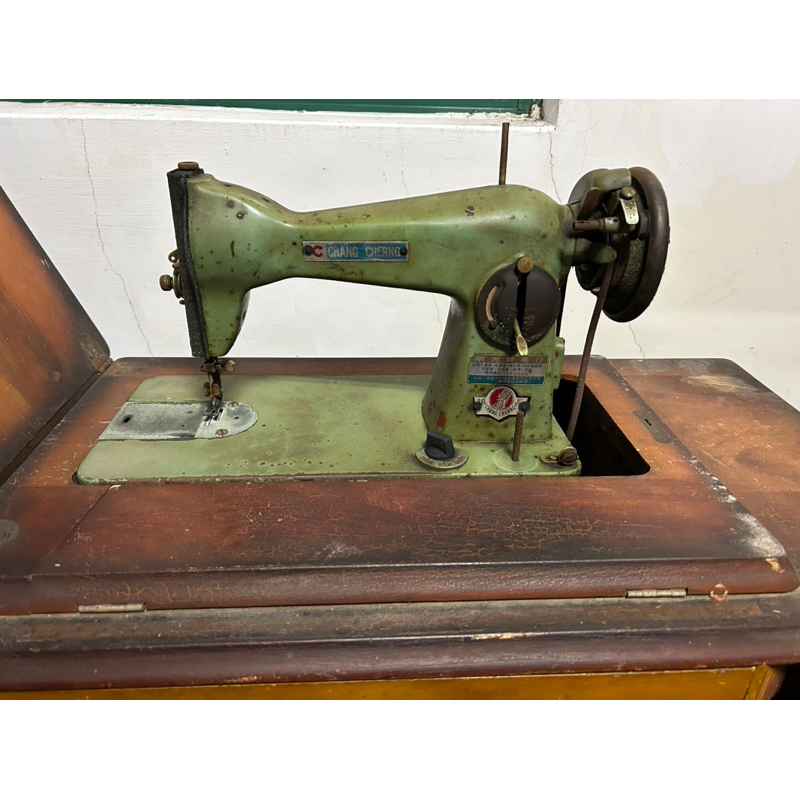 二手 古董 早期 古早 懷舊 針車 縫紉車 七八十年的機器，不建議使用，收藏佳。