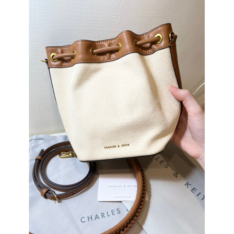 [自售]真的全新🥹CHARLES &amp; KEITH 編織提把帆布水桶包/混色🧸/購於BeBo代購💛/肩背包/手提包/側背包