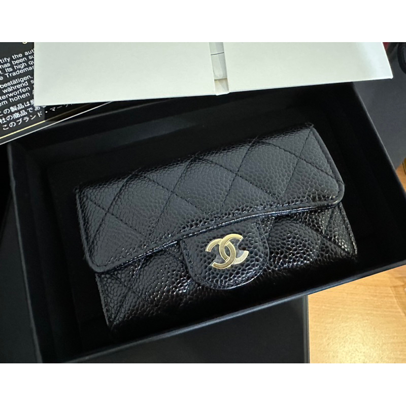 Chanel 香奈兒 黑色 黑金 金扣 魚子醬 荔枝牛皮 經典卡片皮夾 單層卡包 錢包 卡夾（AP0214）