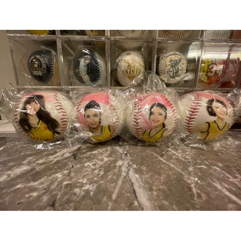 夢幻絕版品～中信兄弟Passion Sisters啦啦隊雙面肖像紀念球（全新未拆封含盒）4顆一起賣