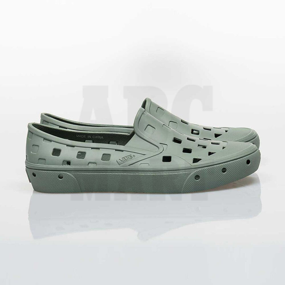 VANS 輕量防水鞋 Slip-On TRK-綠 V120608080
