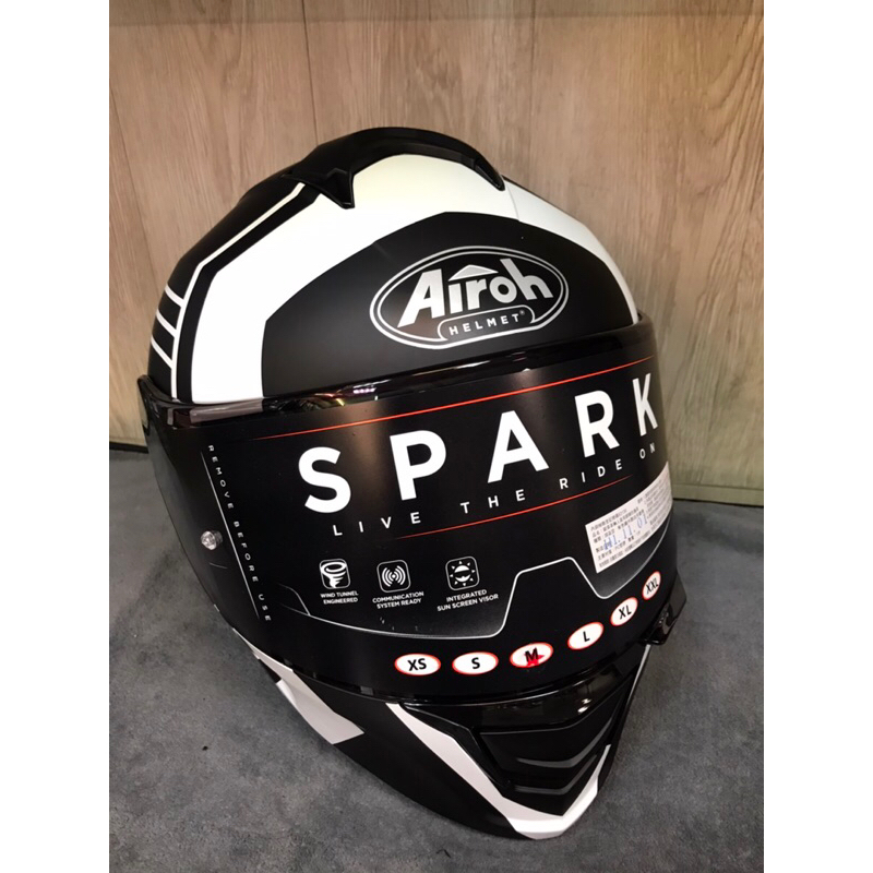 大里moto2輪館-義大利🇮🇹Airoh SPARK #9黑白/全罩式安全帽