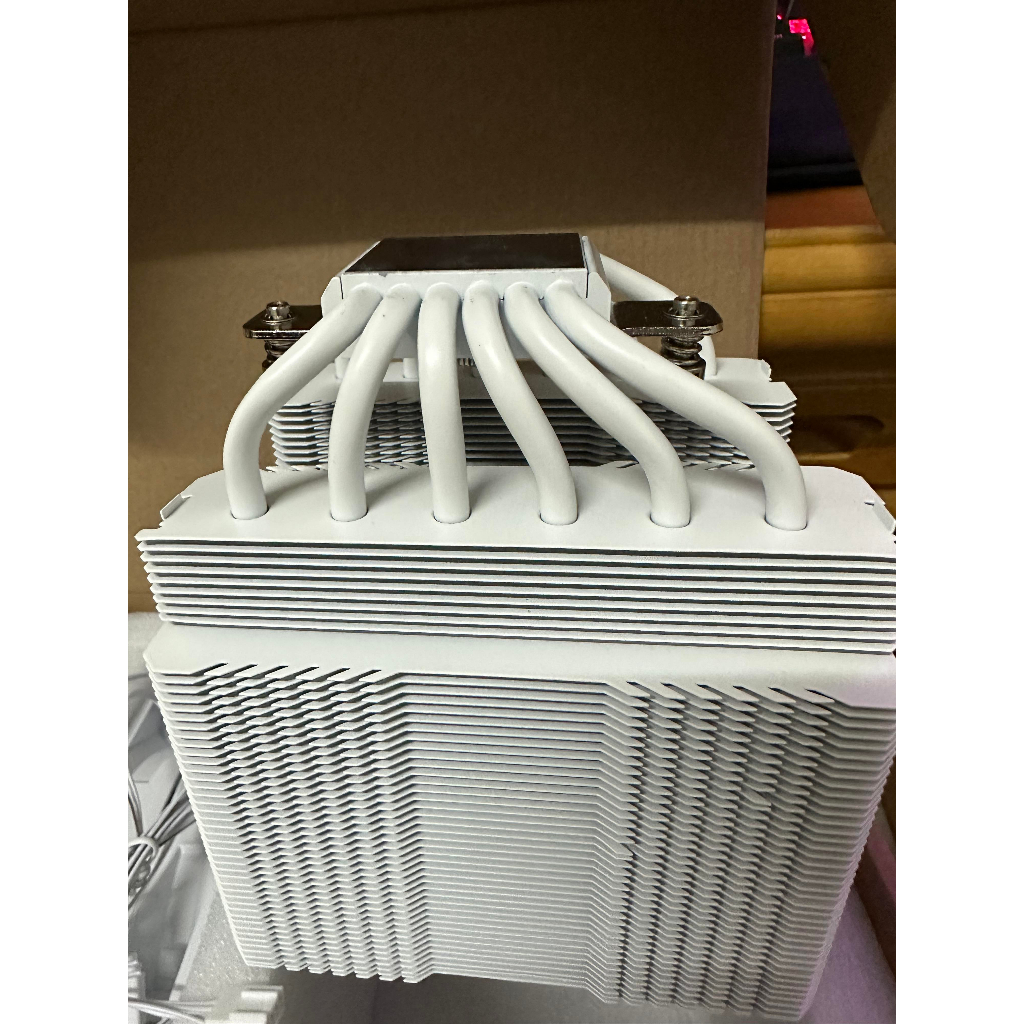 利民 PA120 SE 白化版 ARGB 塔型散熱器(僅有LGA1700扣具及螺絲不含散熱膏) 9.9成新 未過電僅試裝
